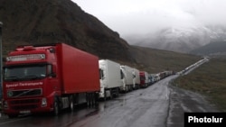 Закрытие границ не создаст преград для перевозки товаров первой необходимости, заверяют в правительстве