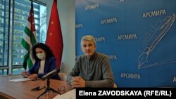 Илья Гуния, ведущая пресс-конференции Анаид Гогорян