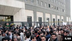 تظاهرات معلمان در روزپانزدهم اسفندماه در مقابل مجلس شورای اسلامی