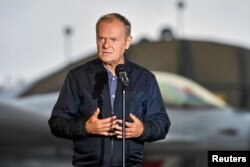 Прем'єр-міністр Польщі Дональд Туск виступає на пресконференції щодо загрози, яку становлять російські безпілотники у польському повітряному просторі. Польща, 11 вересня 2025 року