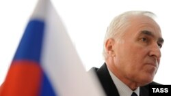 Югоосетинский лидер впервые публично заявил о необходимости подписания нового договора с Россией. Леонид Тибилов объяснил необходимость подписания интеграционного соглашения возникновением новых внешних вызовов и угроз