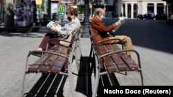 Європейські країни вже почали поступово знімати карантинні обмеження