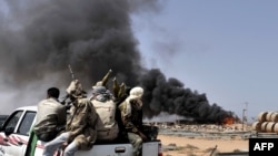 Козголоңчу күчтөр Бин Жавадды басып алып, Каддафинин туулган шаары Сиртени карай бет алышууда, 28-март, 2011