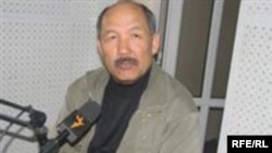 Ишенбай Кадырбеков "Азаттыктын" студиясында. 2006-жыл