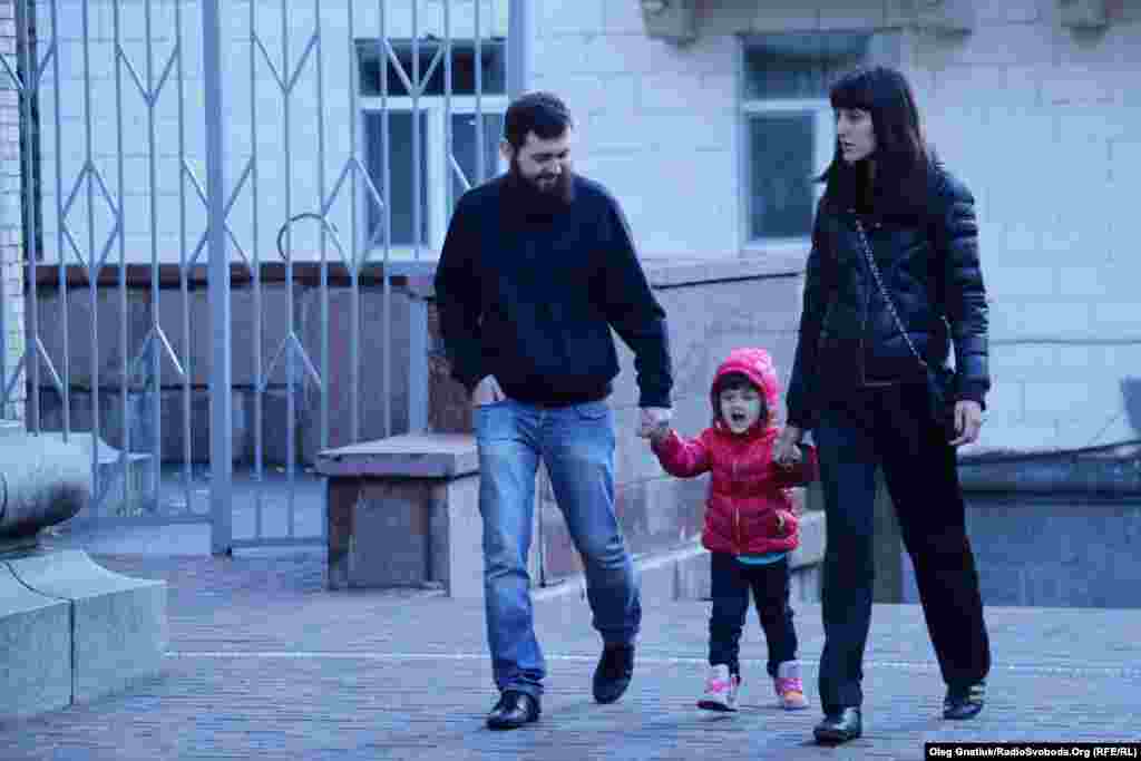 Деякі кияни йдуть голосувати разом із сім&#39;єю.