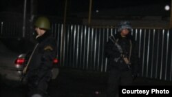 Поселок Боралдай, оцепленный военными. Фото Дмитрия Хегая, Tengrinews.kz