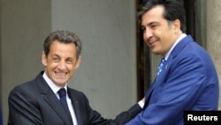 Президент Франции Николя Саркози (слева) и президент Грузии Михаил Саакашвили