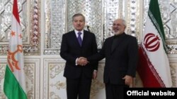 Глава МИД Таджикистана Сироджиддин Аслов и его иранский коллега Мохаммад Джавад Зариф. Фото из архива