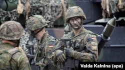 Militari germani la baza Grupului de luptă al NATO din Rukla, Lituania, 25 august 2017.