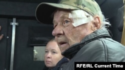 Олександра (на фото), його дружину та їхніх двох доньок (одна з них на фото) евакуювали з Новоолександрівки