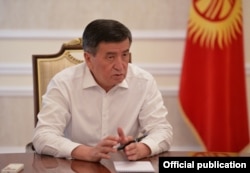 Президент Сооронбай Жээнбеков «Биринчи радионун» суроолоруна жооп берип жатат.