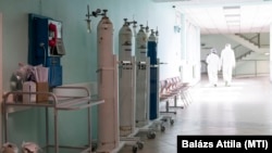 Oxigénpalackok a fehérgyarmati kórházban 2021. április 2-án. 