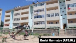 Оштогу жаңы курулган үйлөрдүн бири, 3-август, 2012. 