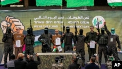 به‌نوشتهٔ رویترز،‌ شرایط جسمی هر سه نفر بدتر از ۱۸ گروگان قبلی بود که آزاد شدند