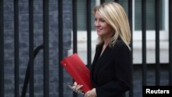 Естер Маквей