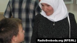 Учасниця подій в Москві Зоре-ханум прийшла із сином