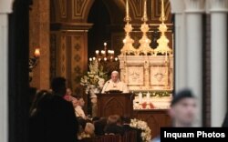 Papa Francisc oficiază o slujbă la catedrala Sf. Iosif din Bucuresti, 31 mai 2019.
