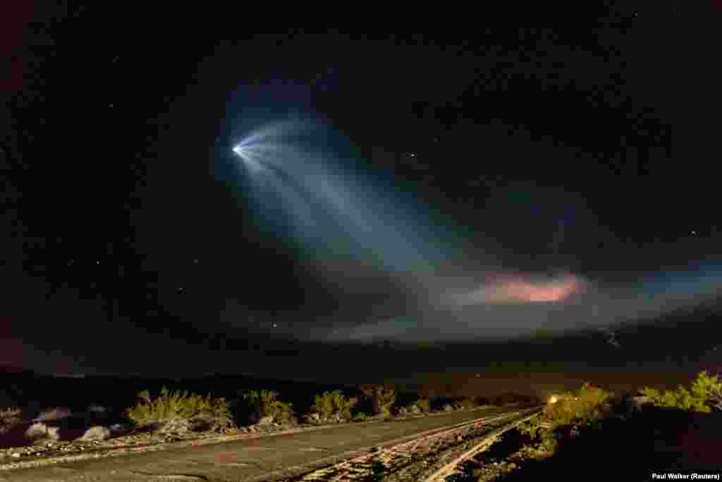 Ракетата &bdquo;Falcon 9&ldquo; на небото во Калифорнија во 2018 година. Иако претстојниот лет ќе означи нова ера на самоувереност за вселенската програма на САД доколку биде успешна, односот меѓу НАСА и рускиот партнер Роскосмос изгледа дека ќе продолжи. Претходно овој месец, администраторот на НАСА, Џим Бриденстен изјави: &bdquo;Ние сакаме нашиот однос во истражувањето на вселената да остане силен&ldquo;.