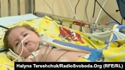 9-місячний Давид самостійно ще не дихав