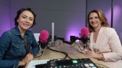 „E foarte greu ca bărbatul să-și schimbe valorile, mai ales dacă părinții lui sunt în viață. Mama lui îl poate influența”, spune Daniela Gavankar. 