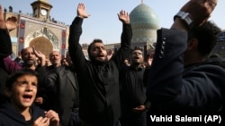 Worshippers beat their chests while mourning during the festival of Arbaeen, south of Tehran, in October 2018.