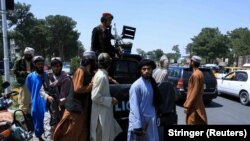 Gărzile talibane patrulează pe străzile din Herat