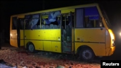 Обстріляний пасажирський автобус під Волновахою. 13 січня 2015 року