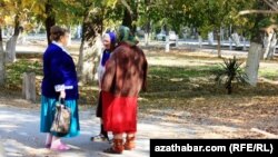 Aşgabadyň seýilgähinde, 2010-njy ýyl.