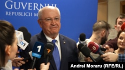 Premierul Alexandru Munteanu, vorbindu-le jurnaliștilor la Casa Guvernului din Chișinău, înaintea primei ședințe a cabinetului său, pe 5 noiembrie 2025