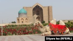 Түркістандағы Ясауи кесенесі (Көрнекі сурет).