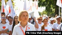 Ірина Влах, лідерка партії «Серце Молдови», разом із членами та прихильниками партії