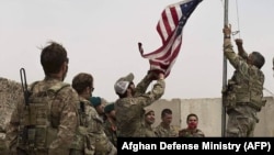 АКШ күчтөрү "Антоник" базасын өткөрүп берип жаткан учур, 2-май 2021-жыл.