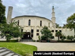 A park része a kalandos sorsú nagy mecset is