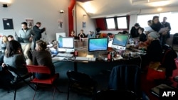 نمایی از دفتر «لیبراسیون» که بخشی از آن دفتر موقت کارکنان نشریه شارلی ابدو شده است