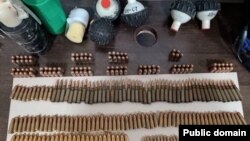 Табылган курал-жарактар.