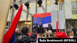 Presidenti i entitetit të Republikës Sërpska, Millorad Dodik në protestën e organizuar në mbështetje të tij. 