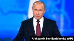Președintele Vladimir Putin pronunțînd discursul său despre starea națiunii, 20 februarie 2019