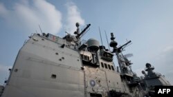 Crucișătorul USS Vicksburg ancorat în portul Constanța în 2015