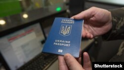 У 2017 році кількість поданих заяв із України знизилася: якщо у 2016 році в ЄС отримали від українців 12 635 заяв, то у 2017-му – 10 300