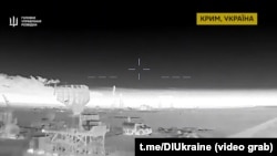 Знищення в анексованому Криму аеродромного оглядового радіолокатора «АОРЛ-1АС» у ніч з 1 на 2 листопада 2025 року. Скріншот кадру відео ГУР