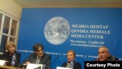 Pjesëmarrësit në debat.