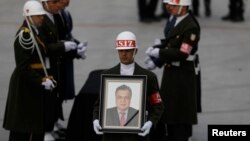 Tijelo ubijenog ruskog ambasadora prevezeno je avionom u Moskvu