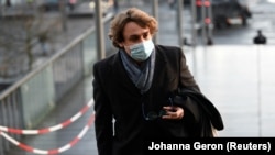 Rik Vanreusel, az Iráni Ellenállási Nemzeti Tanács ügyvédje, az antwerpeni bíróságnál 2021. február 4-én