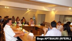 Идея провести эту встречу возникла после консультаций неправительственной организации «Картлос» с представителями наблюдательской Миссии Евросоюза в Грузии