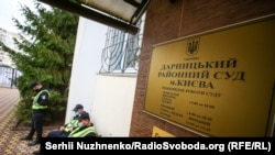 У вересні 2019 року Віктор Медведчук заявив, що просить суд заборонити книжку журналіста й історика Вахтанга Кіпіані про «Справа Василя Стуса», бо та містить «висловлювання, які не відповідають дійсності». Сам журналіст назвав позов тиском на свободу слова