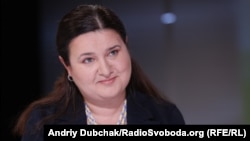 «Вперше з 1999 року йду на посадку в літак з one way ticket. Від сьогодні – 24/7 у лавах дипломатичної teamUkraine», – написала Маркарова у фейсбуці