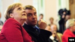 Российский президент Дмитрий Медведев и канцлер Германии Ангела Меркель договорились о российско-германском учебнике истории.