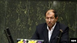 مصطفی‌ محمد نجار، وزیر کشور ایران، اعلام کرد که دولت از «کمیسیون ماده 10 احزاب» وابسته به وزارت کشور خواسته است تا «با کارشناسی دقیق و استفاده از نظرات و پیشنهادهای متخصصان» طرحی را برای «بازنگری و اصلاح قانون احزاب» تدوین و به مجلس ارائه کند.