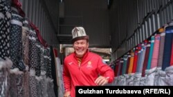 Спортчу жашоосуна топук кылат. Эч качан кабагым кашым дебей, кыйынчылыктарды күлкү менен жеңип келет.