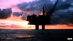 A norvég Statfjord A-platform az Északi-tengeren, 2001. június 14-én